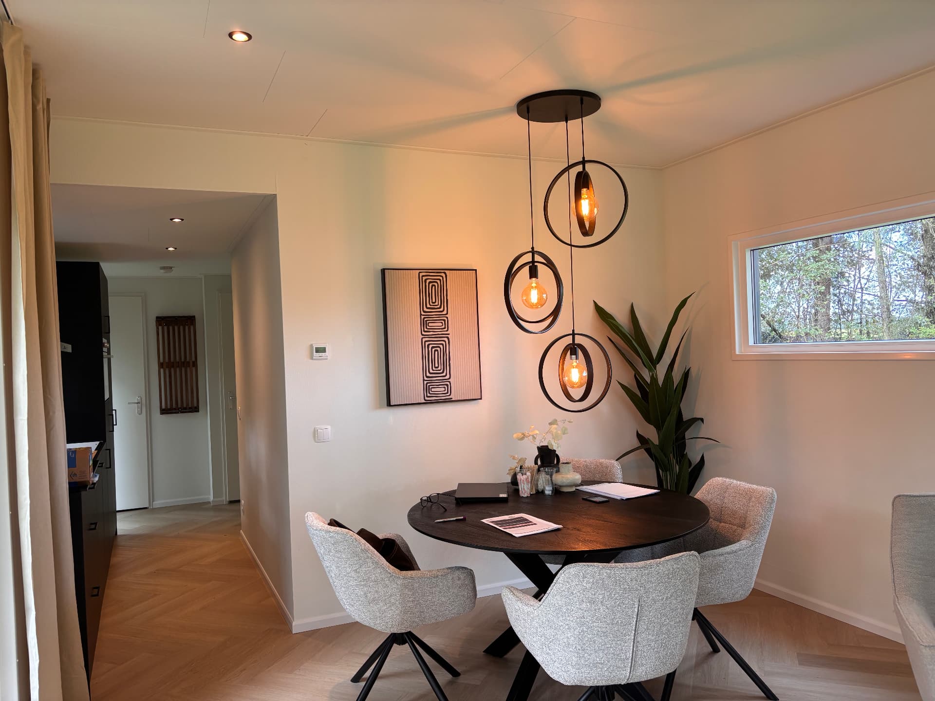 Eethoek met ronde eettafel